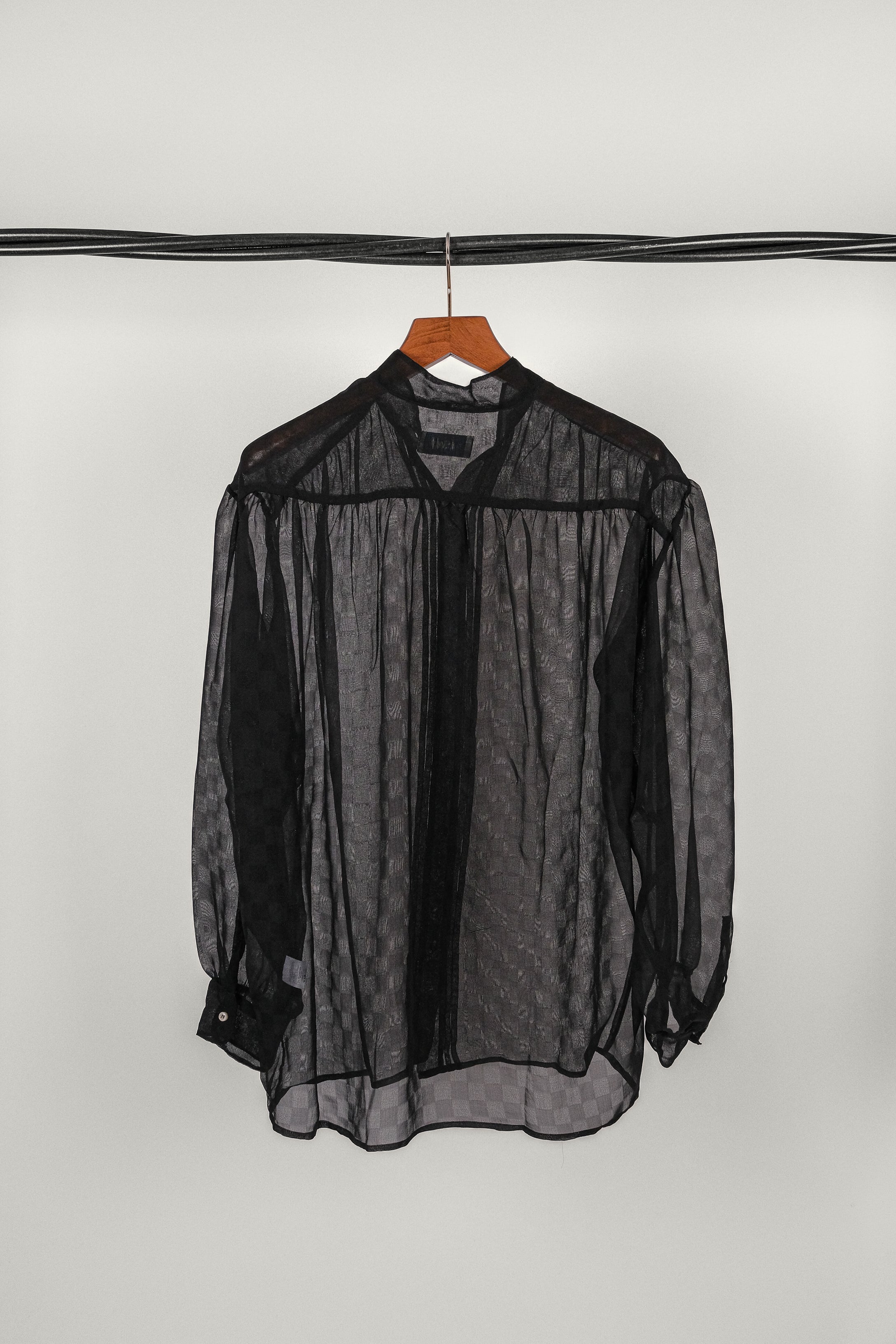 SIGNAC PLEATED BLACK SHIRT