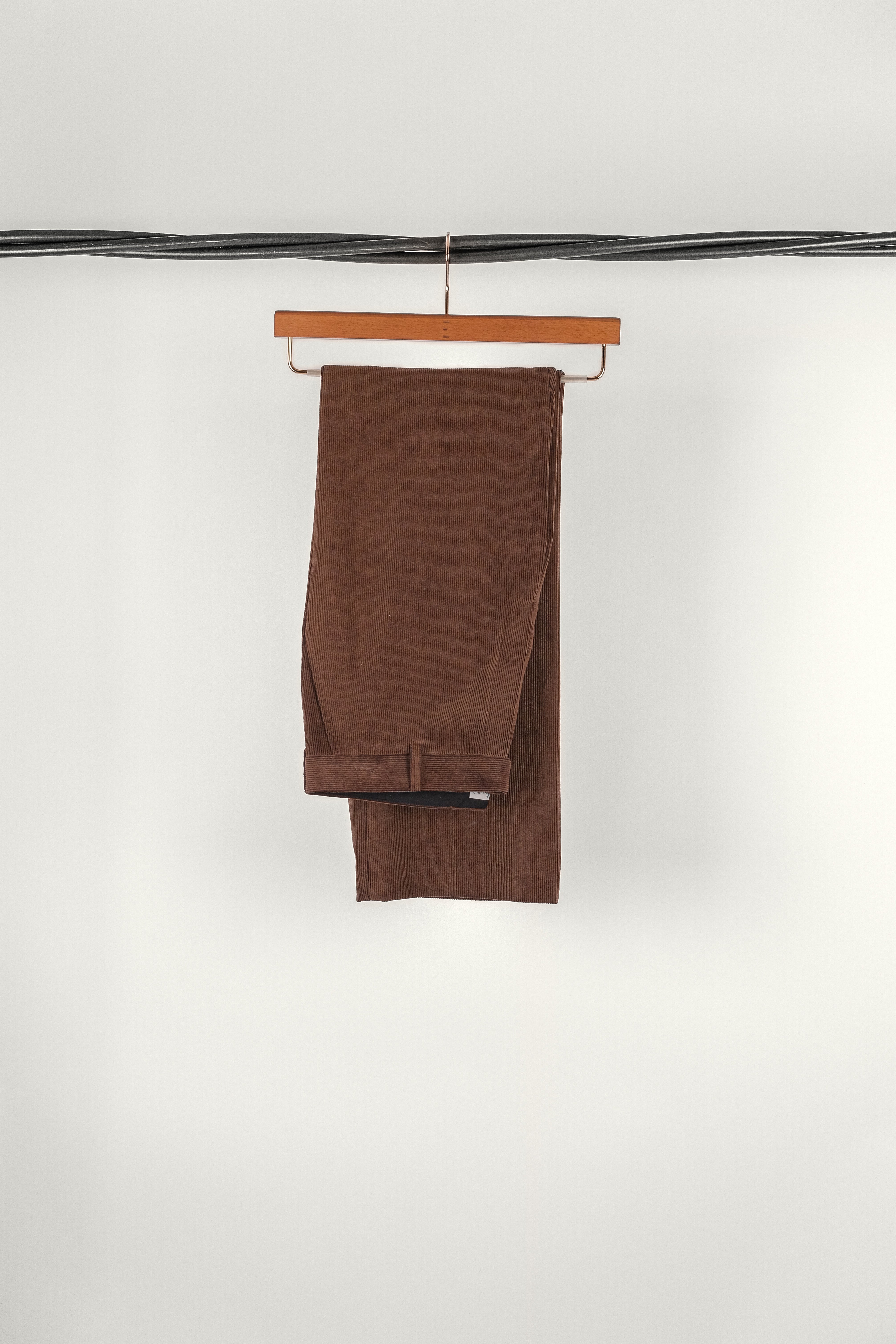 PANTALON LIPP • VELOURS CÔTELÉS MARRON | Pantalon pour homme Erevan