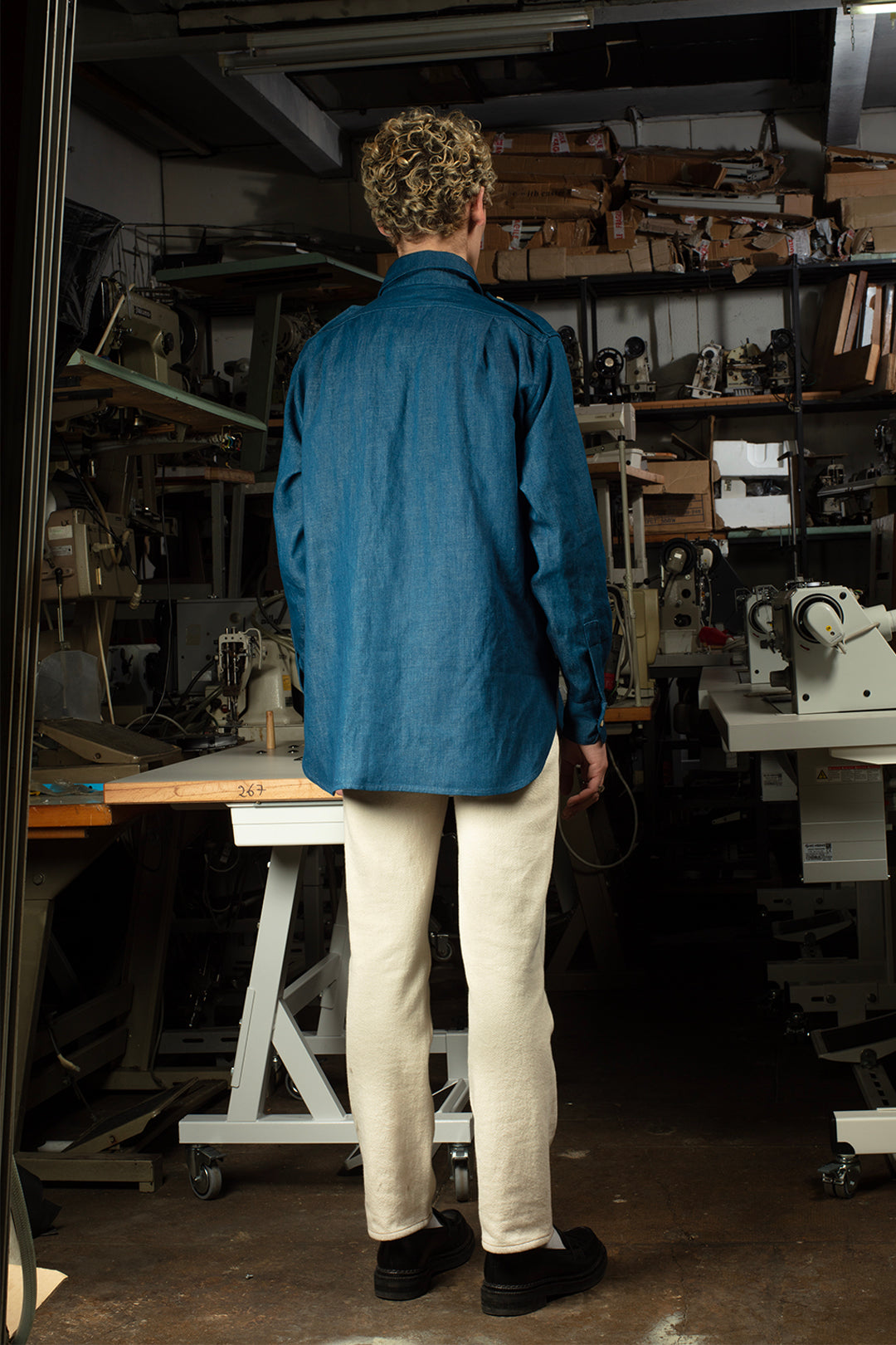 Chemise de luxe pour homme Erevan, à poche plaquées et épaulettes, en coton indigo fabriquée en france