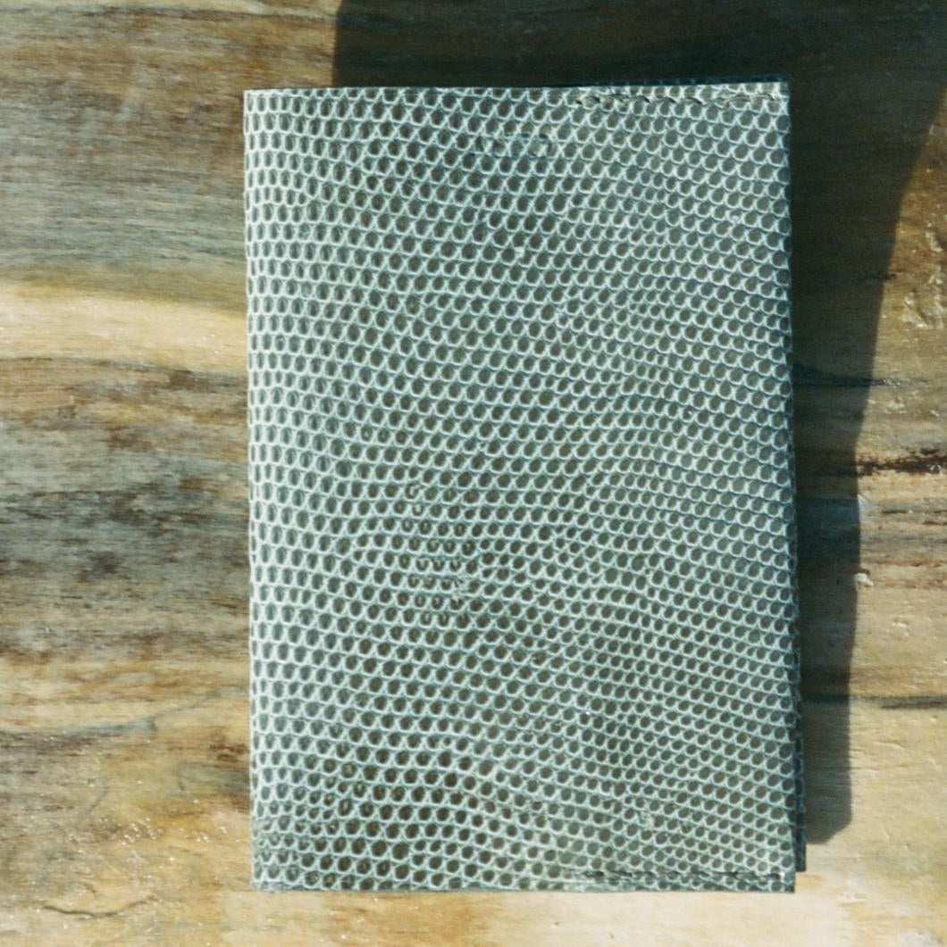 PORTE PASSEPORT LEZARD GRIS