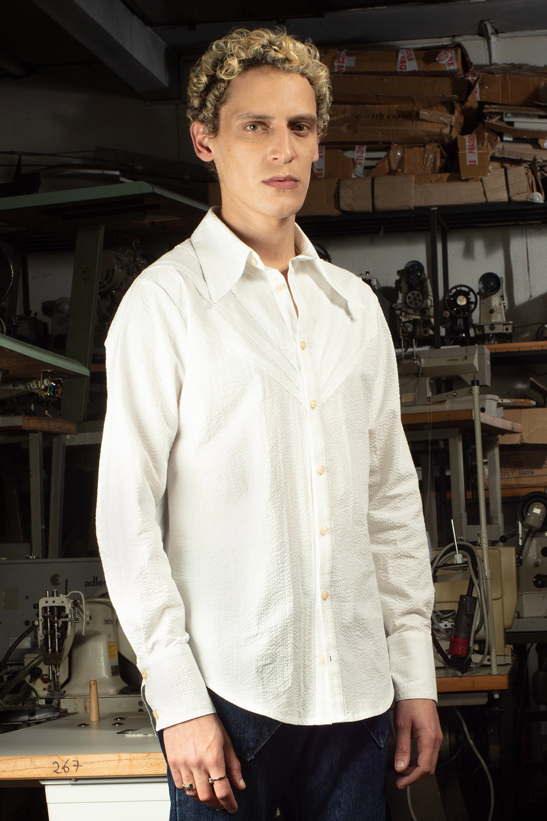 Chemise de luxe pour homme Erevan, à grand col en seersucker blanc fabriquée en france