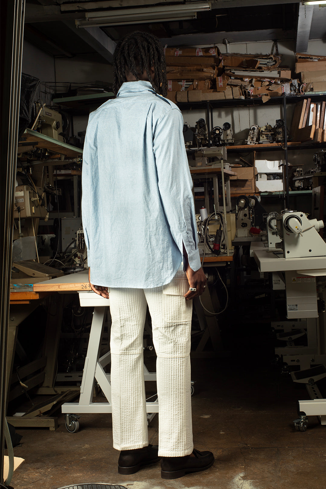 Chemise de luxe pour homme Erevan, à poche plaquées et épaulettes, en coton pied de poule bleu fabriquée en france