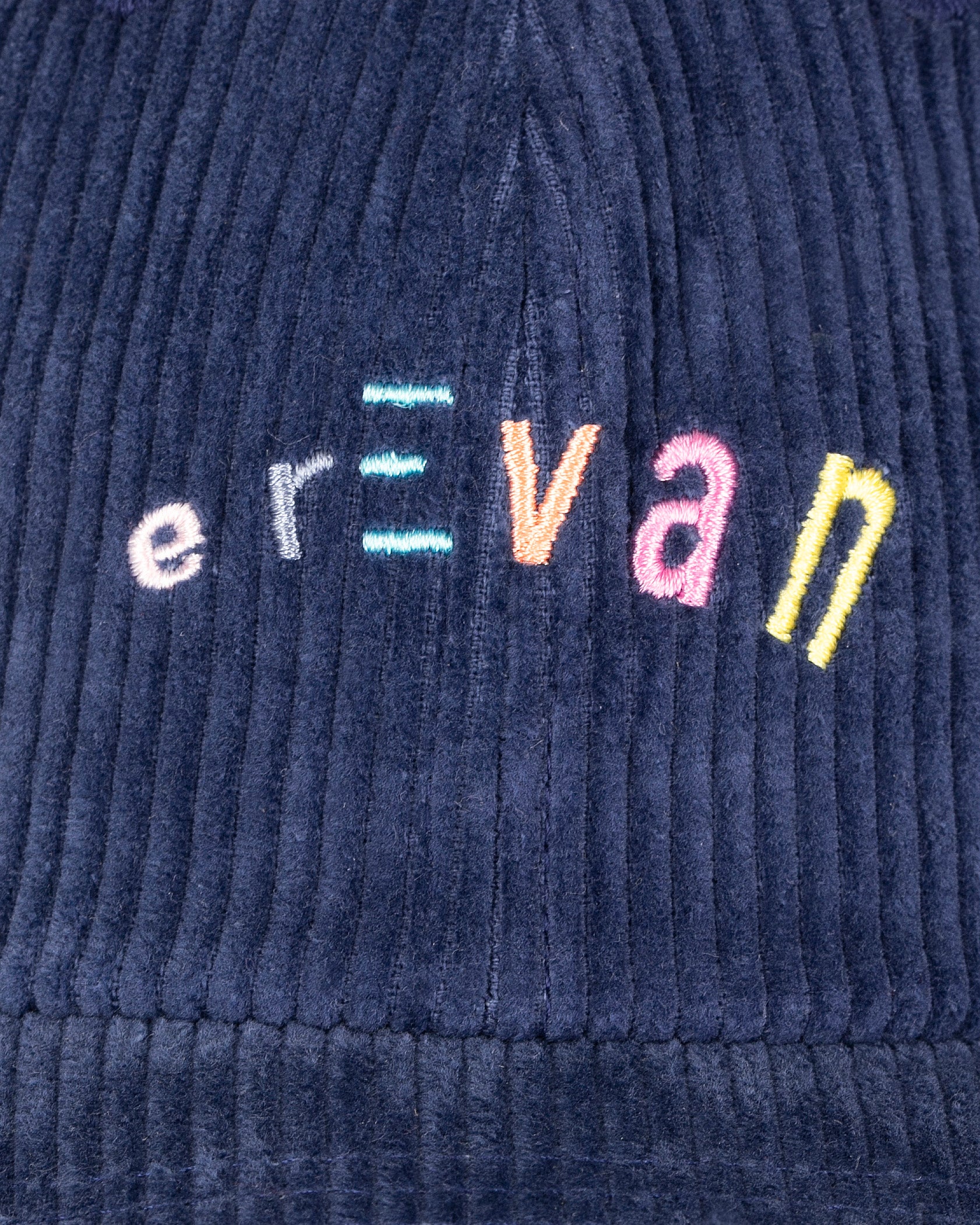 Casquette de luxe pour homme Erevan, en velours côtelé, logo brodée colorées, fabriquée au vietnam